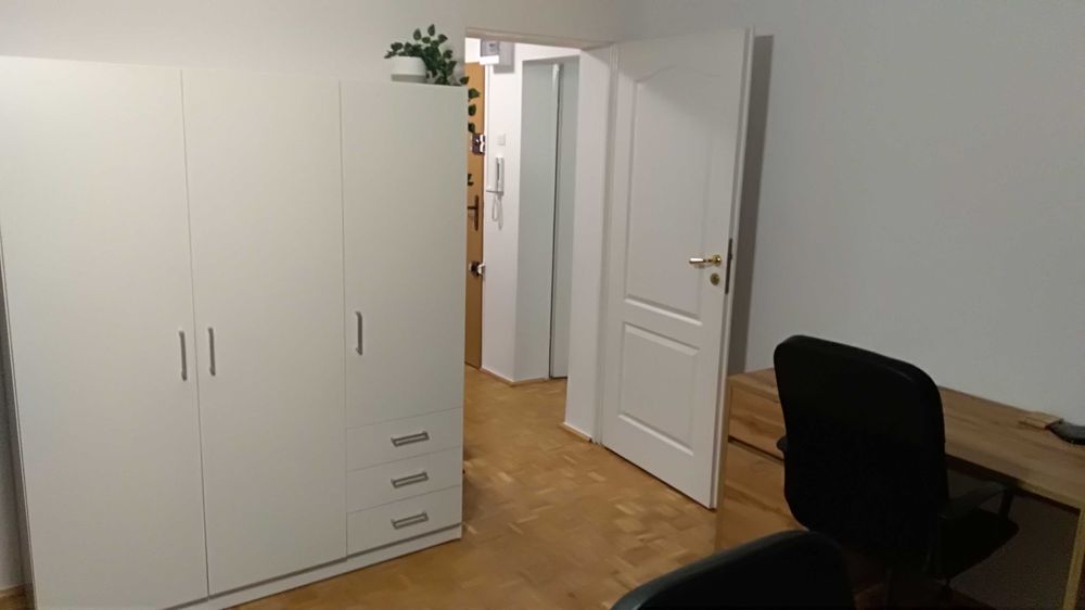 Pokój 20m2 z balkonem w komfortowym mieszkaniu na Sadybie (Mokotów)