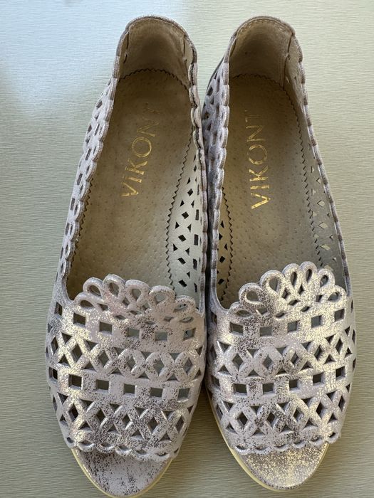 Продам шкіряні босоніжки