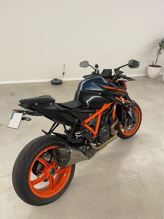 KTM 1290 Super Duke R EVO – 2023 — 180cv