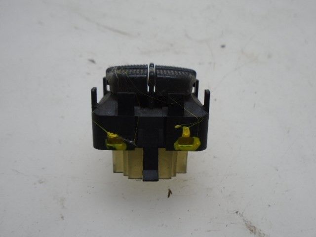 COMANDO ELEVADOR DE VIDRO FRONTAL ESQUERDO VOLKSWAGEN GOLF III 1996 -1H0959855