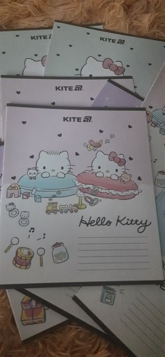 Зошити в косу лінію Hello Kitty
