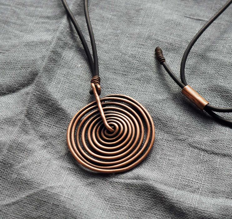 Miedziany naszyjnik ze spiralą – styl słowiański / boho
