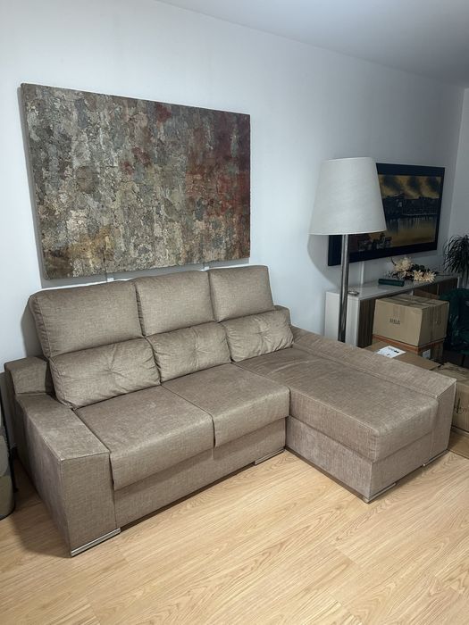 Vendo Sofá Chaise Longue em tecido, de cor marrom,