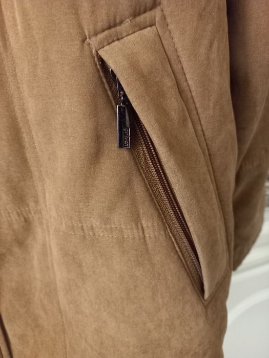 Casaco com capuz cor de mel