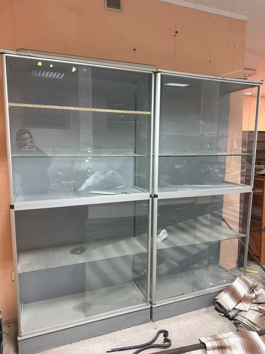 Скляна вітрина у магазин