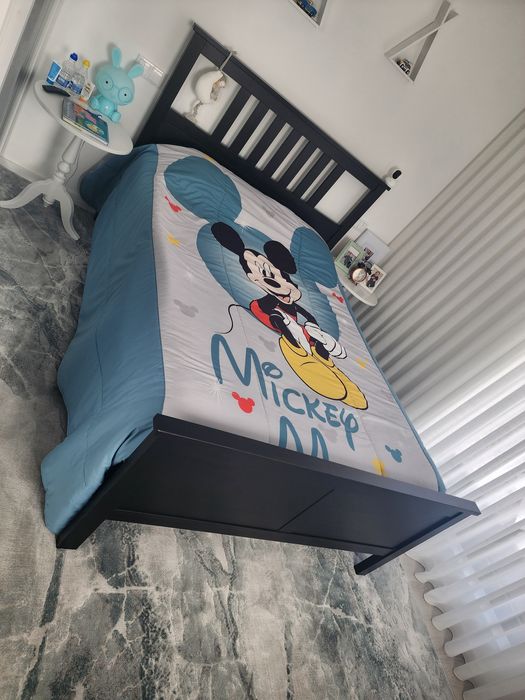 Quarto cama cómoda espelho