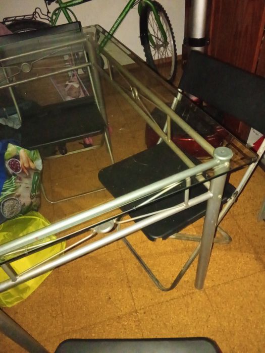 Mesa e 4 cadeiras