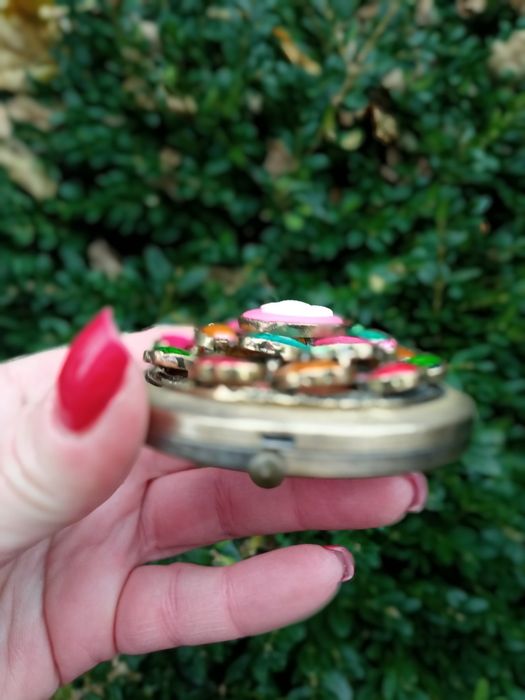 Зеркало увеличительное с камеей