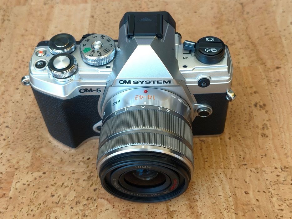 Olympus OM5 como nova