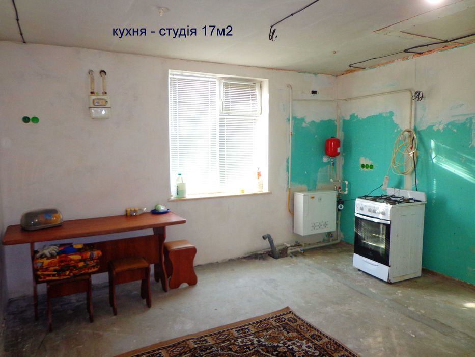 Газифікований невеликий Будинок, з гостьовим будиночком зі зручностями