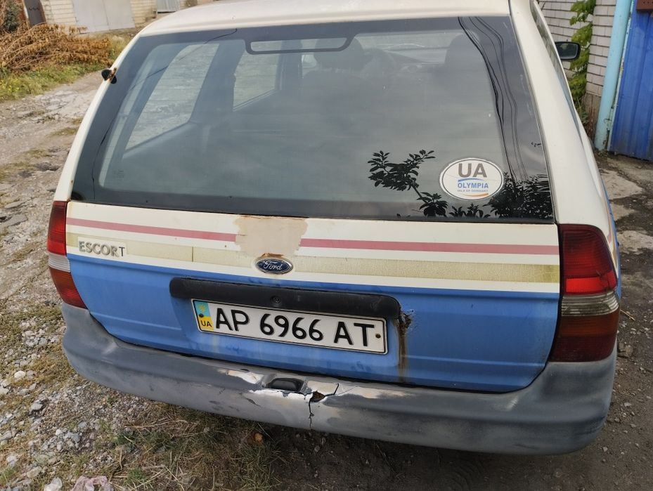 Капот , двери , задняя ляда на форд эскорт