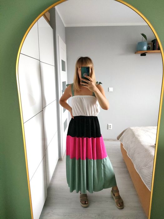 Letnia sukienka oversize w kolorowe pasy