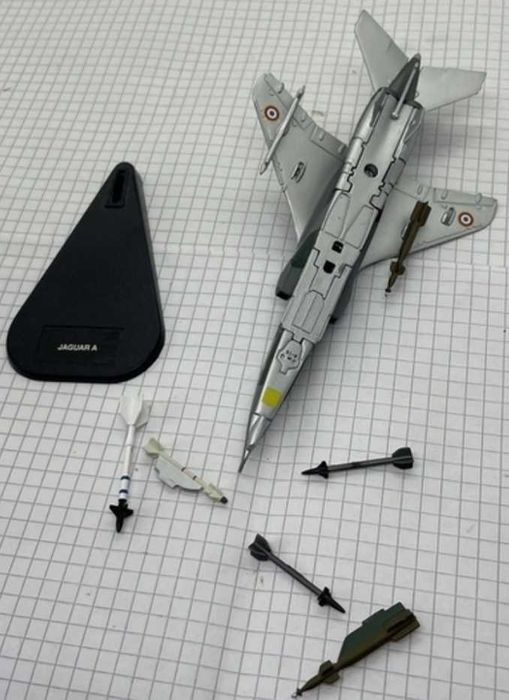 Модель літака іграшкова SEPECAT Jaguar A 1:100 металева