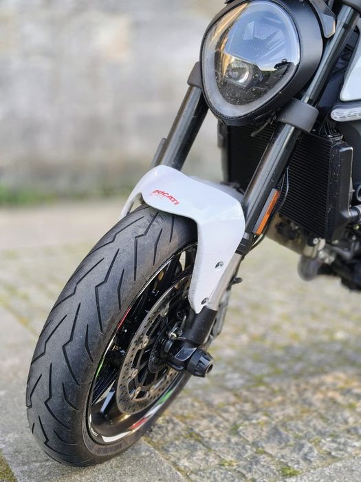 Ducati Monster 2025 4.000kms c garantia troco por furgão