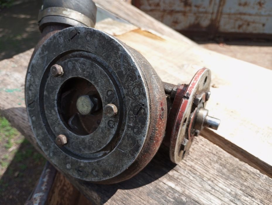 Помпа мотора трактора