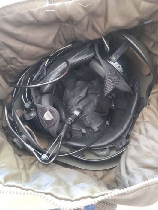 Wojskowy hełm pilota śmigłowca