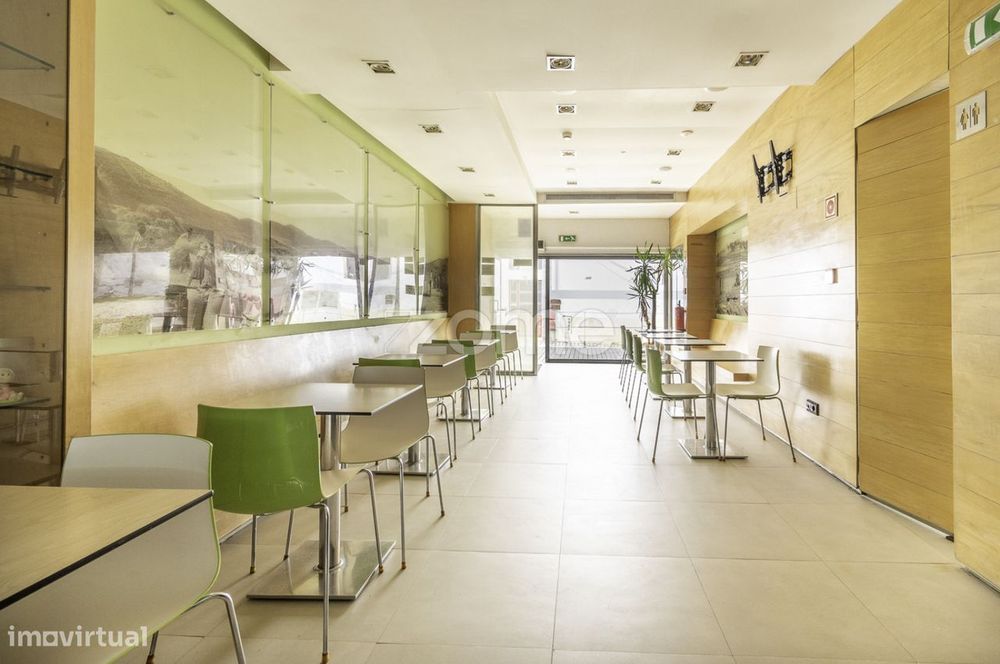 Prédio Torre de Moncorvo Com Loja Comercial
