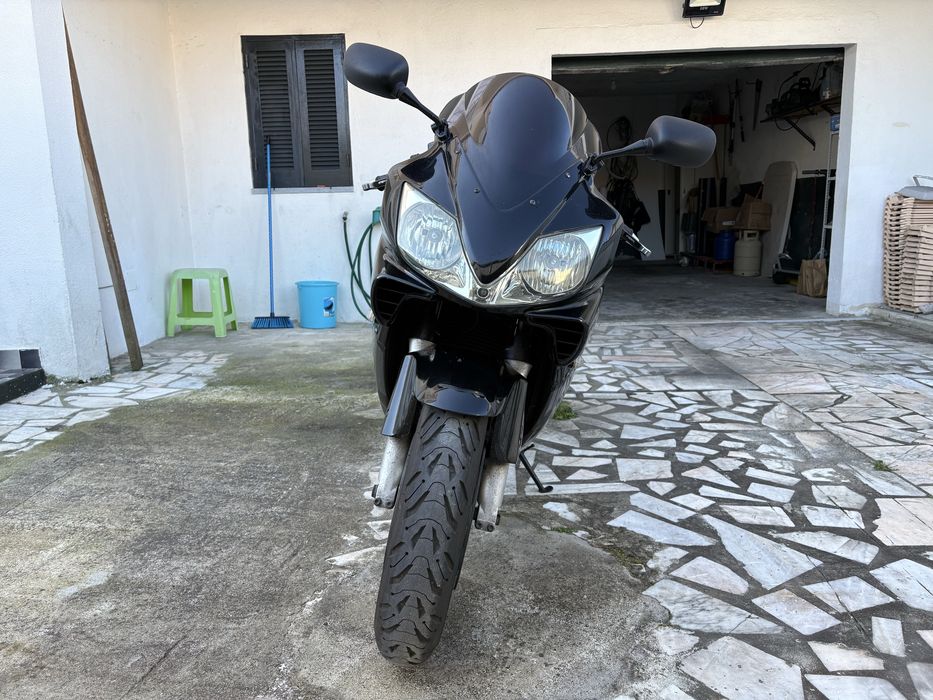 Honda CBR600F4i (PC35E)