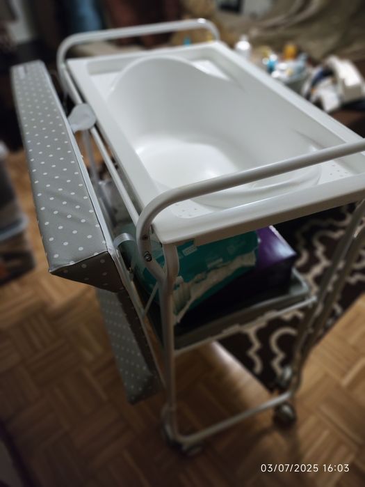 Muda Fraldas com Banheira PLASTIMYR – Excelente Estado