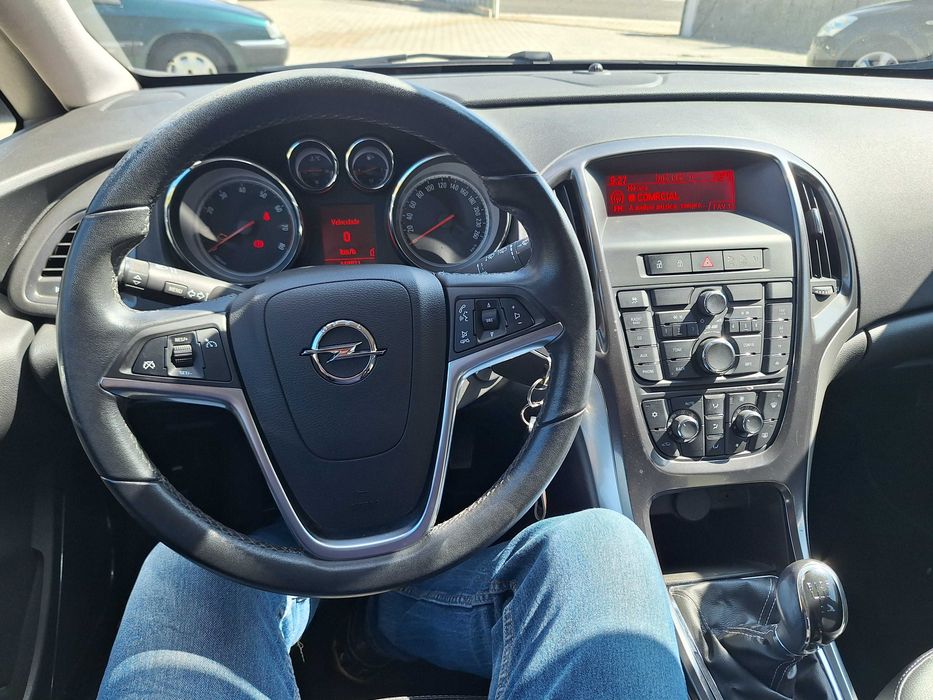 OPEL ASTRA SPORT TOURER  2011