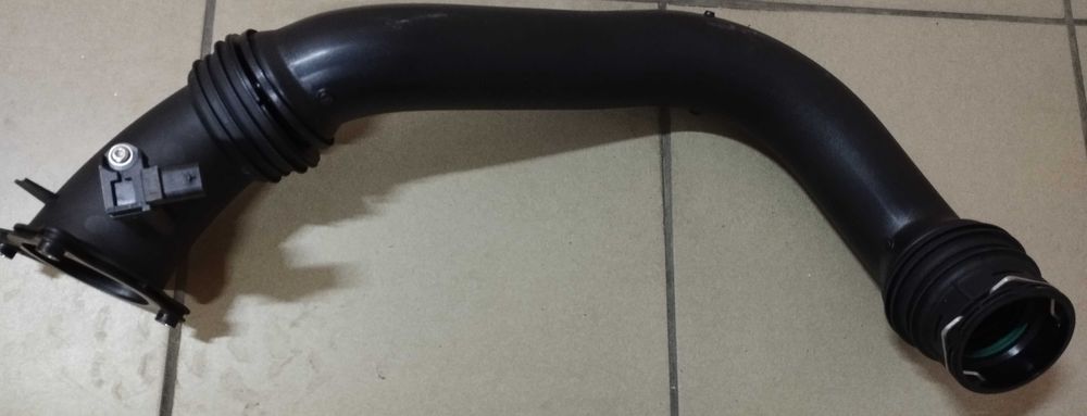 BMW X3 G01 X5 G05 7 G11 3 G20 5 G30 4 F36 Патрубок повітряний турбіни 13718601683 воздуховод на турбіну