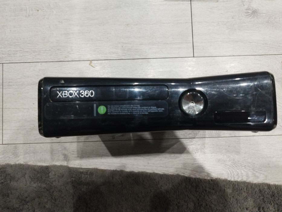 Sprzedam Xboxa 360 + Kinect
