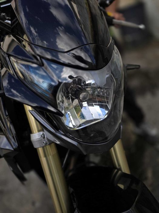 Suzuki GSR 750 naked