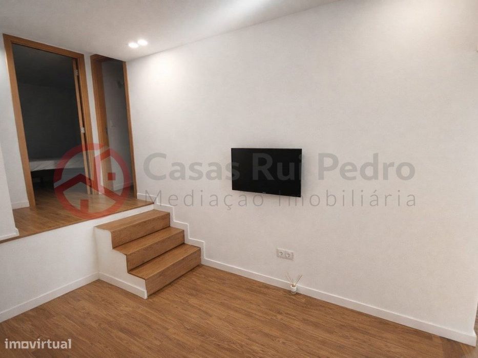 Apartamento T1+3 com 126,30m², Excelente Potencial no Barreiro