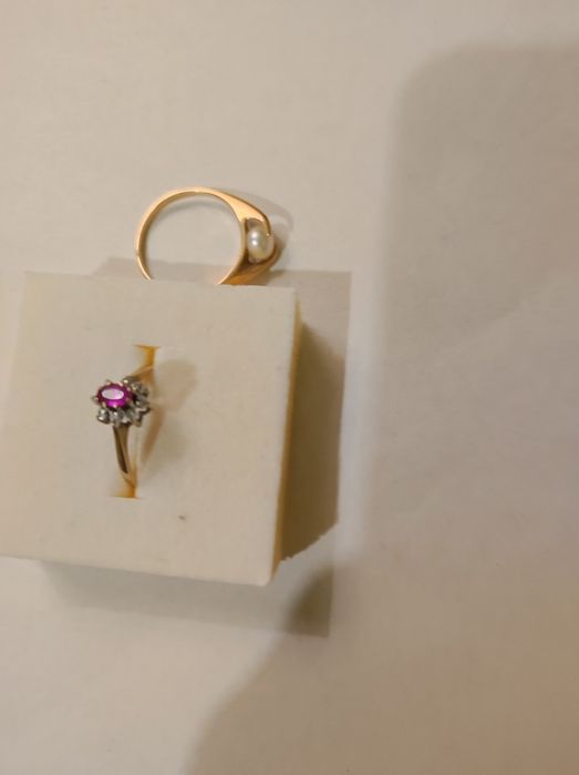 Кольца:золото с жемчугом,с сапфиром; с платиной; серьги золотые;