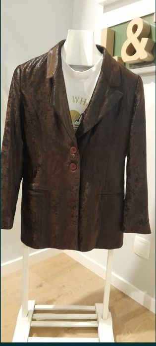 Casaco em poliéster castanho chocolate