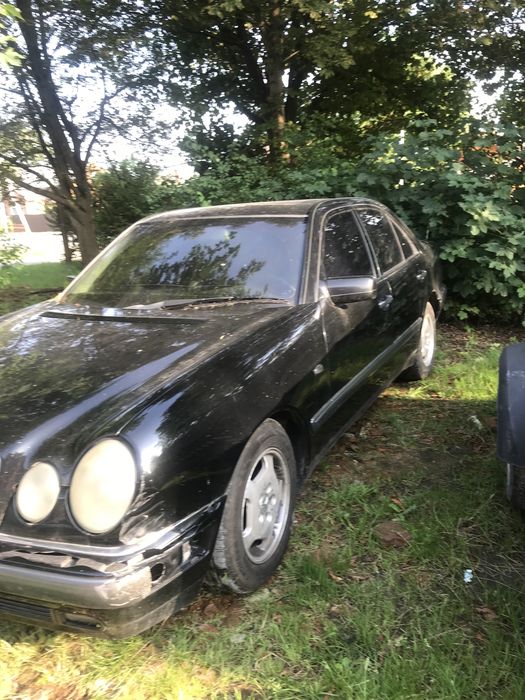 Мерседес E210 2,4 бензин