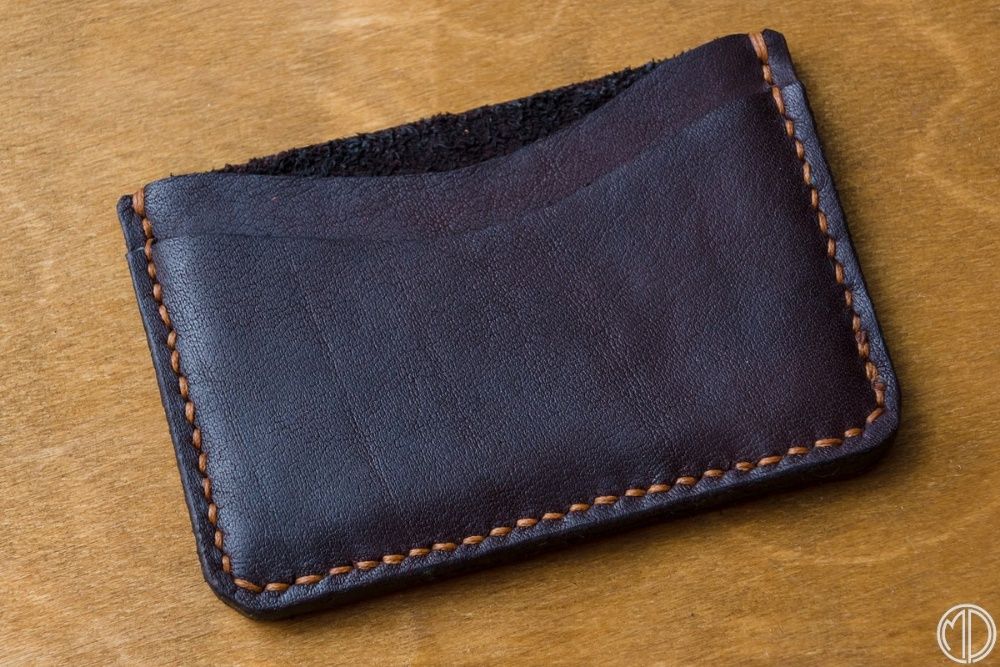 Ręcznie szyty ze skóry cardholder, portfel minimalistyczny - upcykling