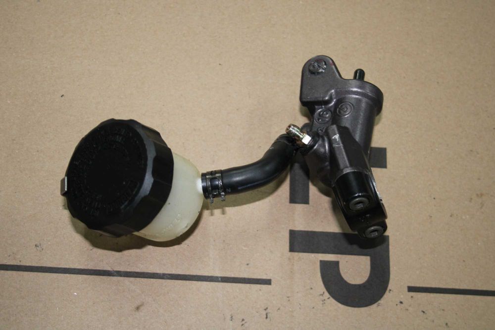 Pompa Hamulcowa Przód Przednia OE Brembo 16 Yamaha R1 RN19 R6 5SL RJ09