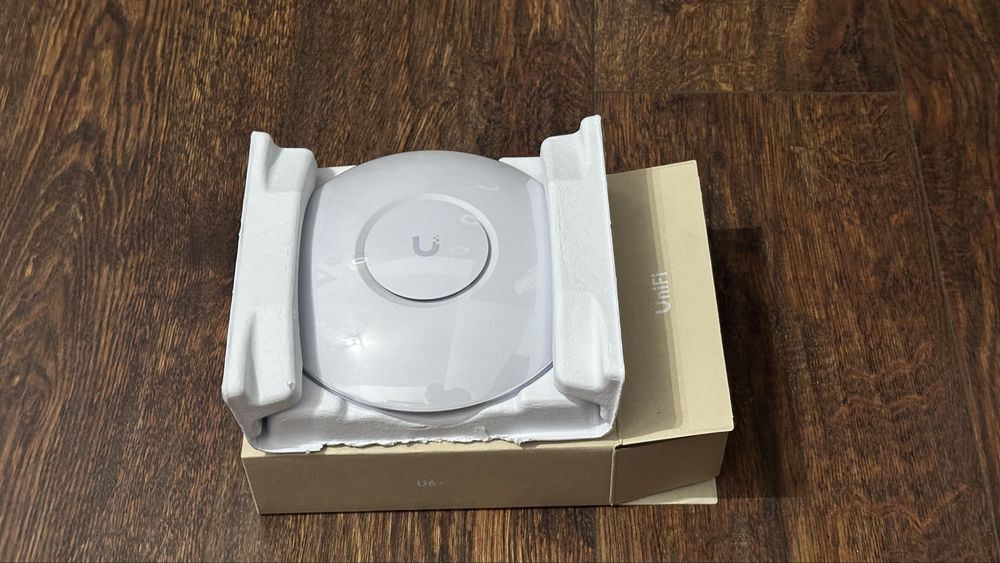 Ubiquiti  AccessPoint U6+