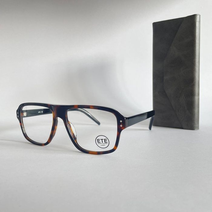 Okulary oprawy ETE w stylu retro czarno-brązowe