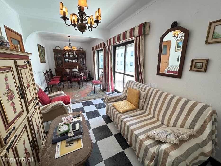 Apartamento T3 em Sesimbra com vista mar