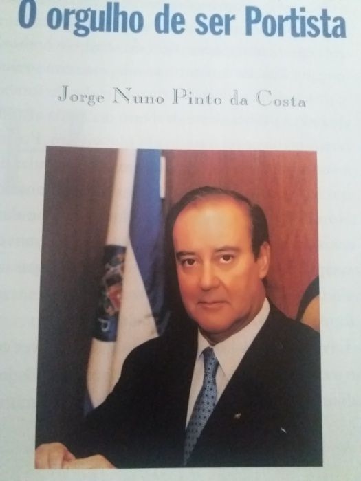 3 Livros Sporting Benfica Porto 25€ os 3 cada clube conta  a sua histó