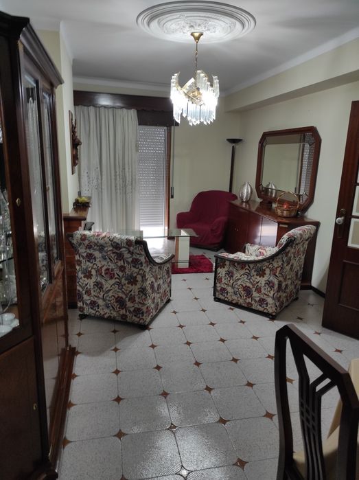 Alugo quarto a estudantes