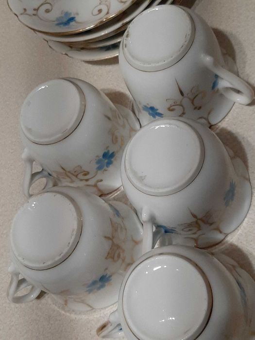 Piękny i elegancki serwis garnitur porcelanowy.