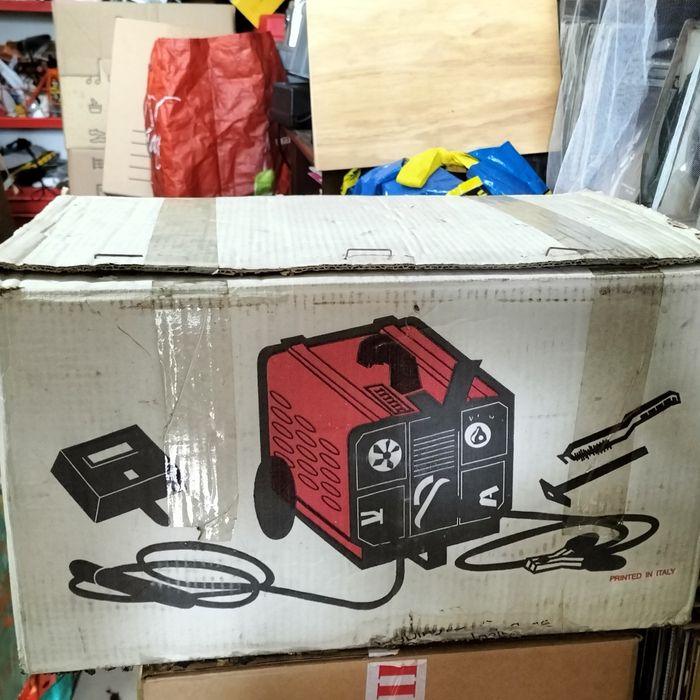 Máquina soldar nova na caixa