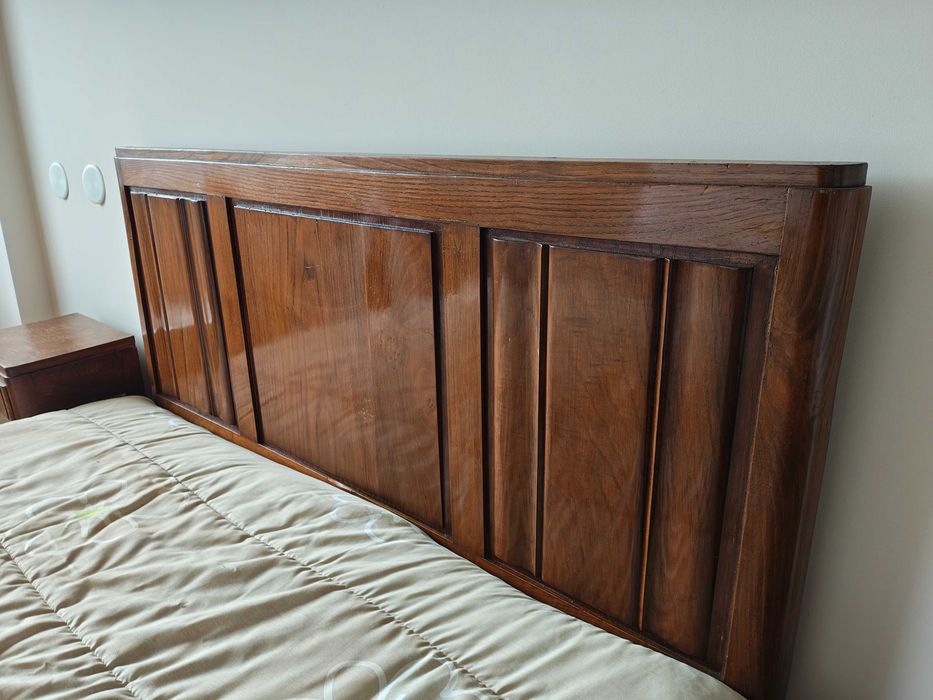 Cama de casal antiga em madeira + 2 mesas de cabeceira