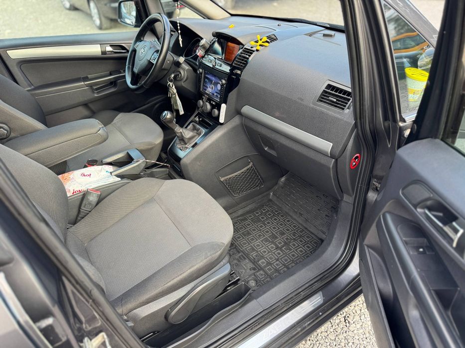 Opel Zafira B 2012
