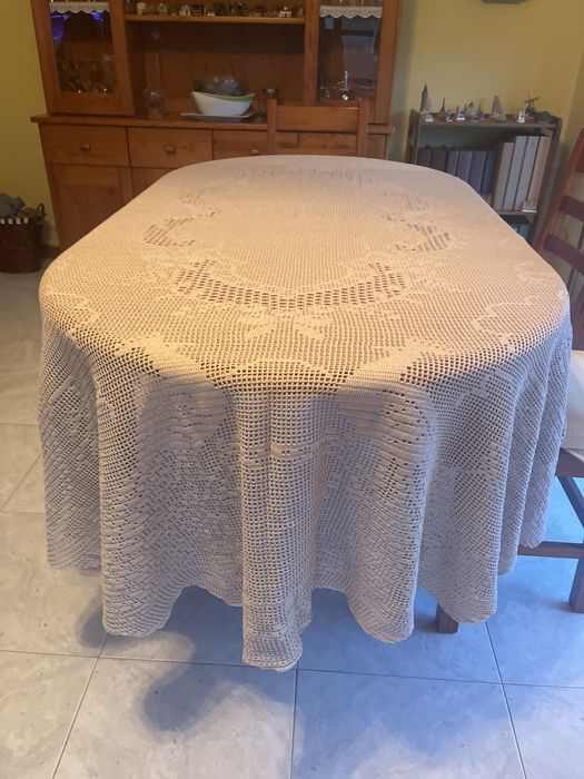 Toalha Croché Pavões em Cru Escuro