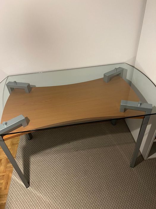 Mesa multifuncional com tampo em vidro temperado