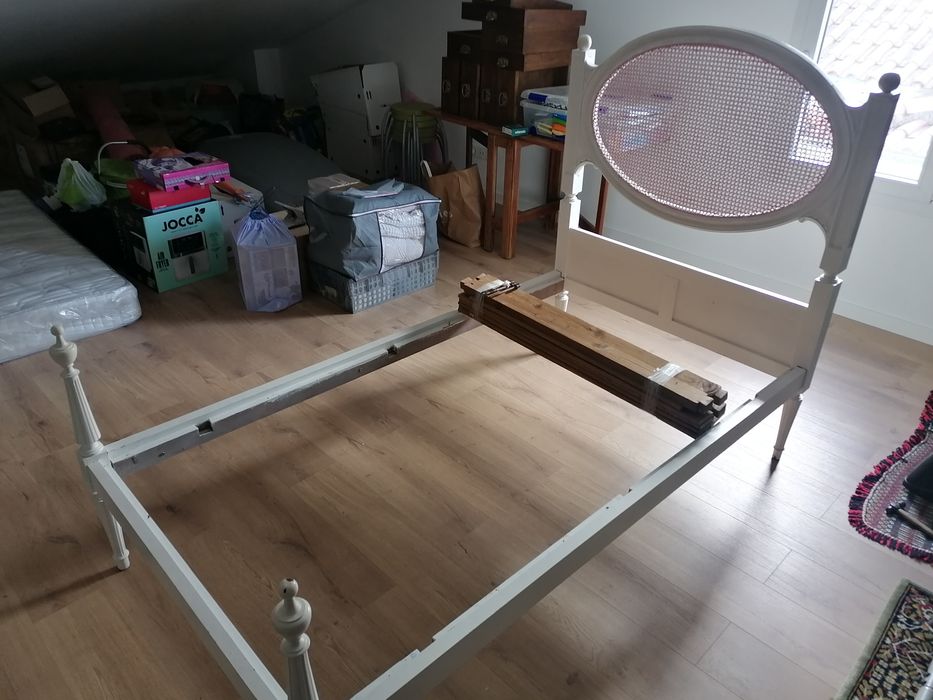 Cama vintage corpo e meio.