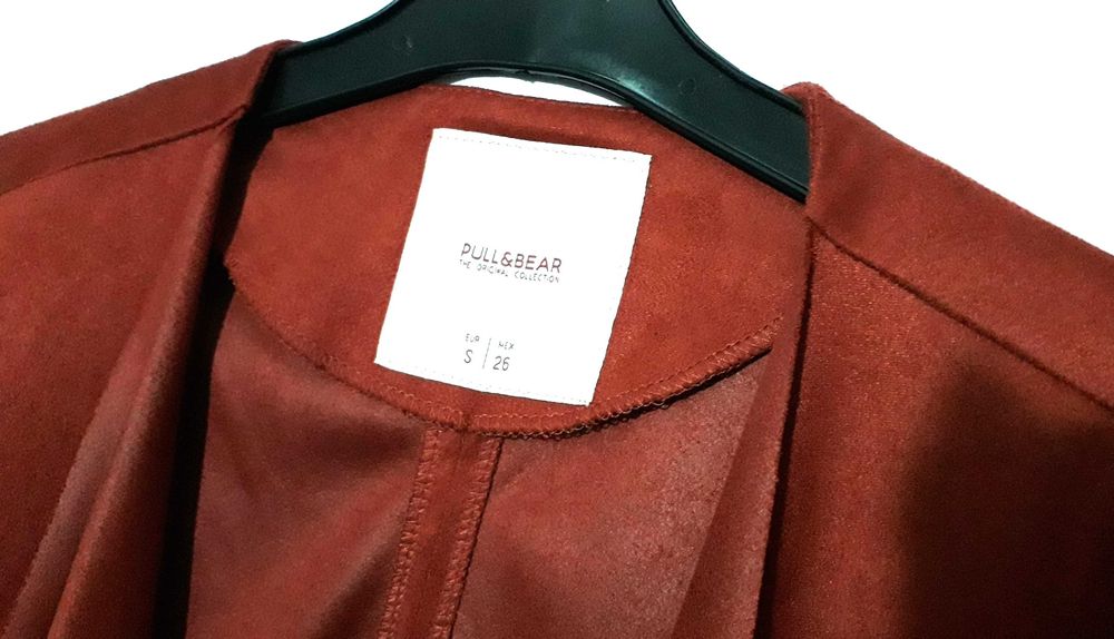 2 Casacos drapeados efeito suede da Pull & Bear (S) e Mango (M)