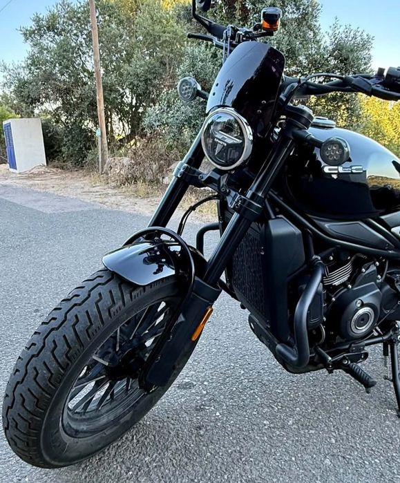 Moto com 2 anos garatiae muitos acessórios  extra