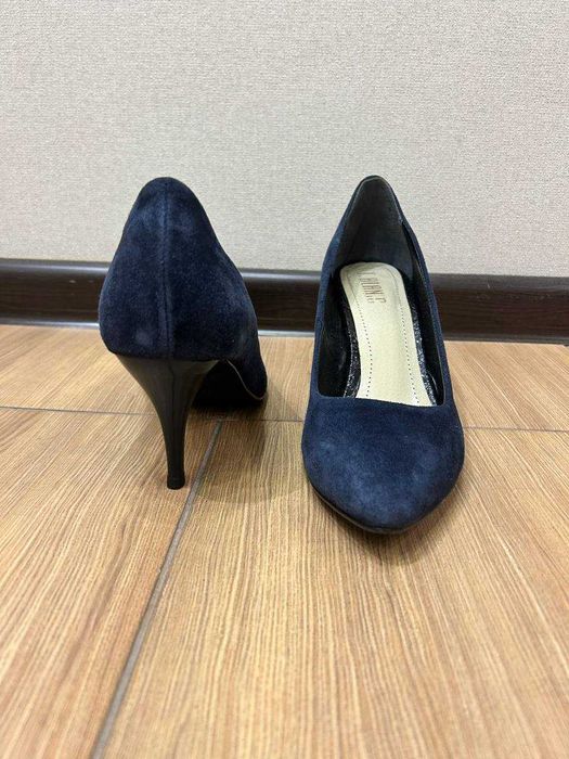 Сині замшеві туфлі на підборах 41р.