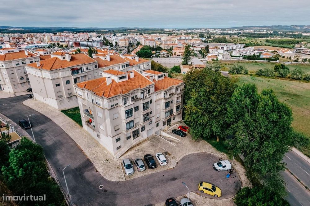 Apartamento T2 com Garagem no Centro das Caldas da Rainha
