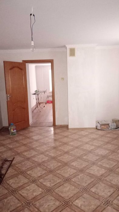 Велика трикімнатна квартира район Сільхозтехніка